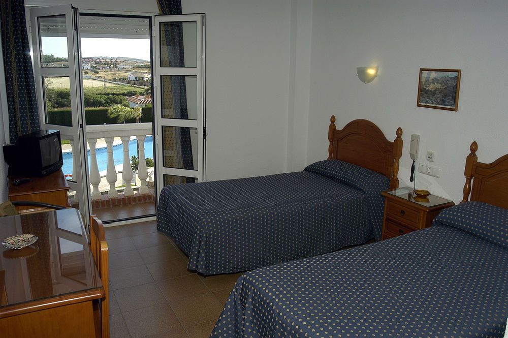 Hotel Diufain Conil De La Frontera Room photo
